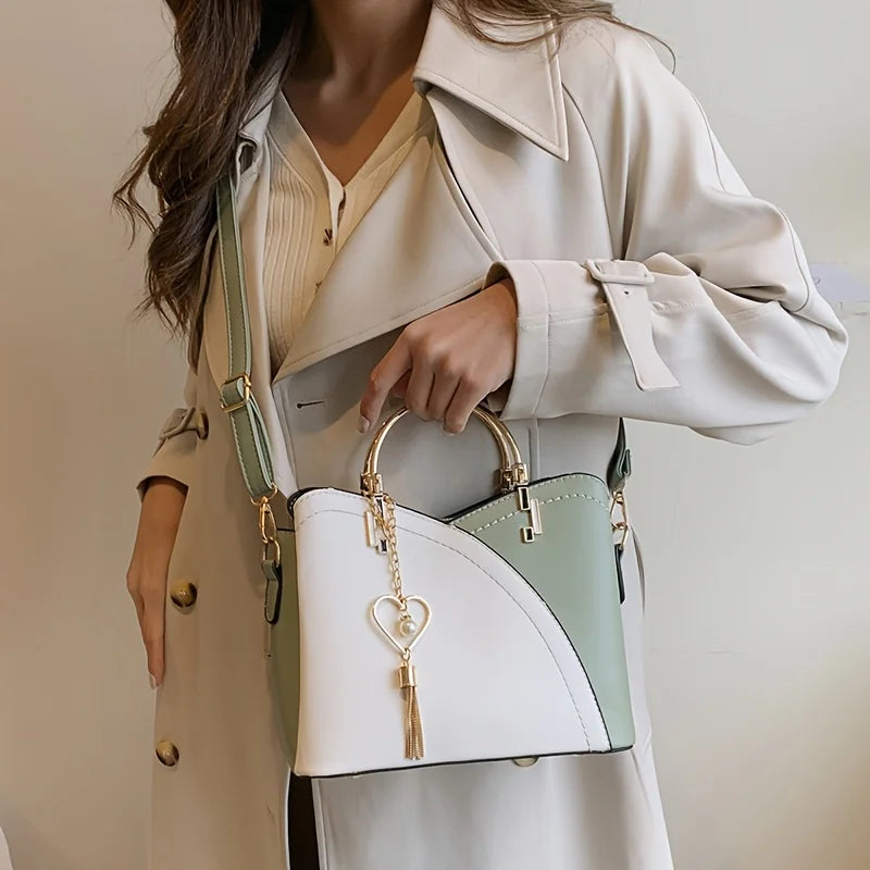 Bolsa Feminina Elegante com Franjas e Bolsos Internos – Uso Diário