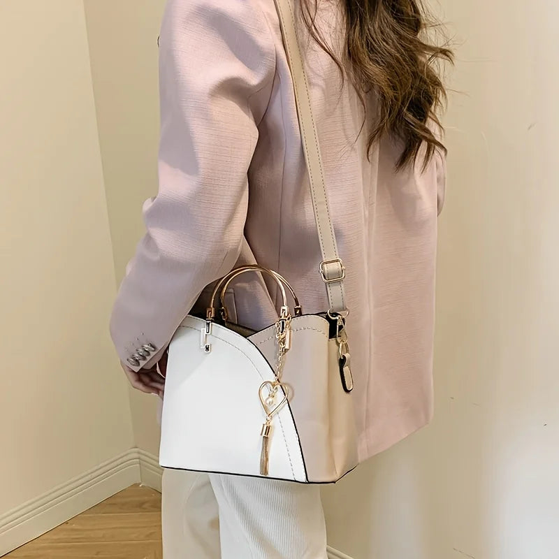 Bolsa Feminina Elegante com Franjas e Bolsos Internos – Uso Diário