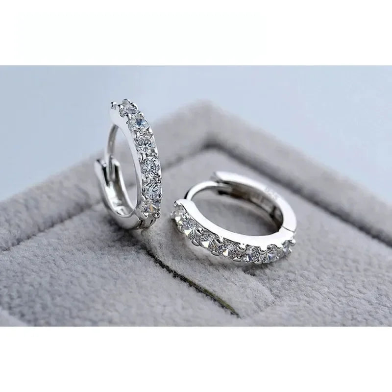 Brincos de argola com strass e cristais em Prata Lei 925